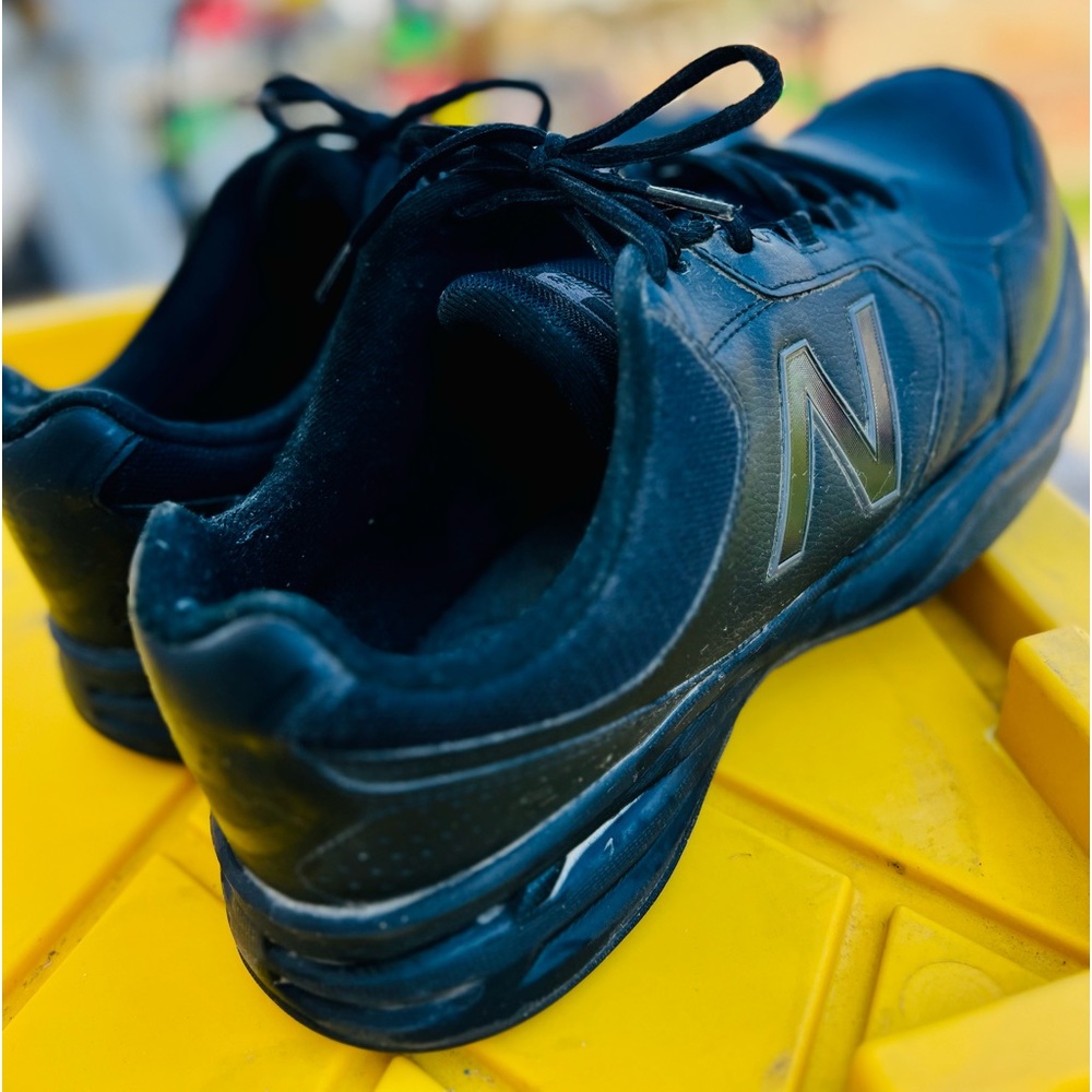 Men’s new balance black athletic shoe